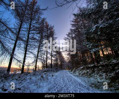 Couverture de neige sur le circuit Hellfire au crépuscule. Banque D'Images