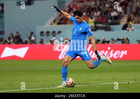 DOHA, QATAR - DÉCEMBRE 17 : gardien de but Yassine Bounou du Maroc en action pendant la coupe du monde de la FIFA, Qatar 2022 3rd place match entre la Croatie et le Maroc au stade international de Khalifa sur 17 décembre 2022 à Doha, Qatar. Photo: Goran Stanzl/PIXSELL crédit: Pixsell/Alay Live News Banque D'Images