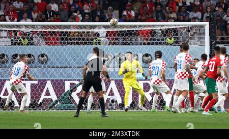 DOHA, QATAR - DÉCEMBRE 17 : gardien de but Dominik Livakovic de Croatie lors de la coupe du monde de la FIFA, Qatar 2022 3rd place match entre la Croatie et le Maroc au stade international de Khalifa sur 17 décembre 2022 à Doha, Qatar. Photo: Goran Stanzl/PIXSELL crédit: Pixsell/Alay Live News Banque D'Images