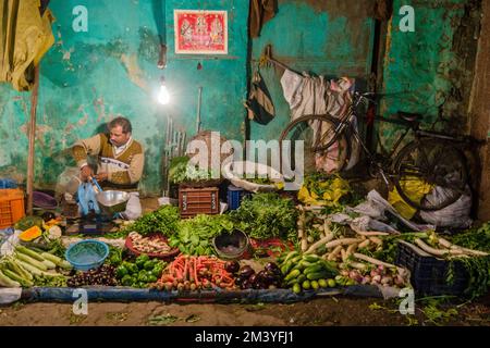 Nightmarket à Paharganj, la banlieue urbaine opte pour la gare de New Delhi Banque D'Images