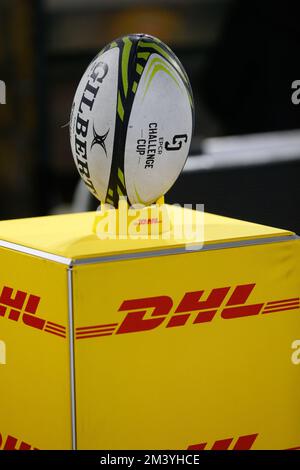 Newcastle, Royaume-Uni. 17th décembre 2022. Le ballon de match attend l'arbitre, Vivien Praderie, pour le match du championnat européen de rugby à XV entre Newcastle Falcons et Cardiff Blues à Kingston Park, Newcastle, le samedi 17th décembre 2022. (Credit: Chris Lishman | MI News) Credit: MI News & Sport /Alay Live News Banque D'Images