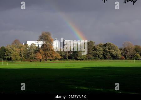 Fin de l'arc-en-ciel près de Blackweir, Cardiff, prise 2022. Banque D'Images