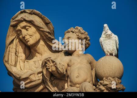 Statue de Saint-Jean Anne sur le pont Charles, Prague. République tchèque. Banque D'Images