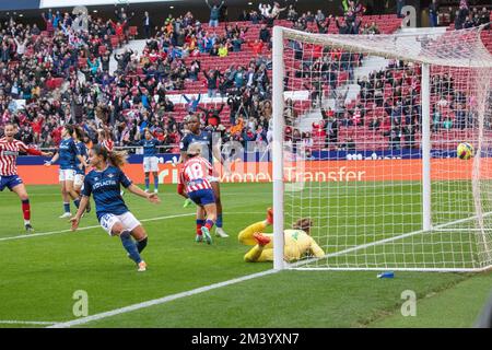 Madrid, Espagne. 17th décembre 2022. Marta Cardona (Atlético de Madrid marquant le deuxième but lors du match de football de la Ligue des femmes espagnoles (Liga F) entre la Femme Atlético de Madrid et la Femme Real Betis au stade Civitas Metropolitano. Atletico Madrid gagne 2-1. (Photo d'Alvaro Laguna/Pacific Press) crédit: Pacific Press Media production Corp./Alay Live News Banque D'Images