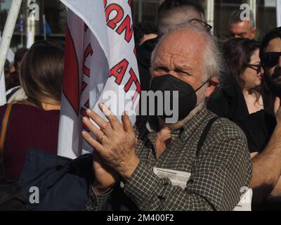 Athènes, Attika, Grèce. 17th décembre 2022. Manifestation à Athènes contre l'inflation et le nouveau budget du gouvernement. (Credit image: © George Panagakis/Pacific Press via ZUMA Press Wire) Banque D'Images