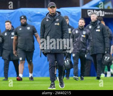 Burnley, Royaume-Uni. 17th décembre 2022. Vincent Kompany gérant de Burnley avant le match du championnat Sky Bet Burnley vs Middlesbrough à Turf Moor, Burnley, Royaume-Uni, 17th décembre 2022 (photo de Steve Flynn/News Images) à Burnley, Royaume-Uni le 12/17/2022. (Photo de Steve Flynn/News Images/Sipa USA) crédit: SIPA USA/Alay Live News Banque D'Images