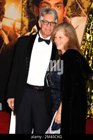 LOS ANGELES, CALIFORNIE - DÉCEMBRE 15: (G-D) Eric Roberts et Eliza Roberts assistent à la première projection mondiale de 'Babylone' à l'Academy Museum of Mot Banque D'Images