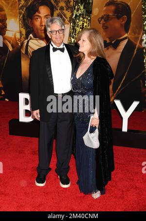 LOS ANGELES, CALIFORNIE - DÉCEMBRE 15: (G-D) Eric Roberts et Eliza Roberts assistent à la première projection mondiale de 'Babylone' à l'Academy Museum of Mot Banque D'Images