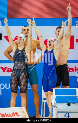 Melbourne, Victoria, Australie. 16th décembre 2022. MELBOURNE, AUSTRALIE - DÉCEMBRE 16 : l'équipe française de Maxime GROUSSET, Florent MANAUDOU, Beryl GASTALDELO et Melanie HENIQUE célèbre la victoire du relais Freestyle mixte 4x50m aux Championnats du monde de natation en courte course de la FINA 2022 au Centre sportif et aquatique de Melbourne sur 16 décembre 2022 à Melbourne, en Australie (Credit image : © Chris Putnam/ZUMA Press Wire) Banque D'Images