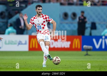 Al Rajjan, Qatar. 17th décembre 2022. Football: Coupe du monde, Croatie - Maroc, finale, match pour 3rd place, Stade international de Chalifa, Josip Sutalo en Croatie en action. Crédit : Tom Weller/dpa/Alay Live News Banque D'Images