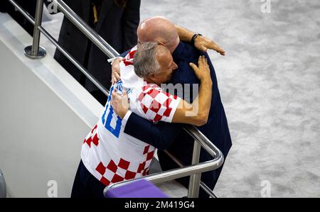 Doha, Qatar. 17th décembre 2022. Gianni Infantino, président de la FIFA, accueille le match Croatie - Maroc de Luka Modric (Kroatien), père de la FIFA, pour la place Kroatien 3rd Banque D'Images