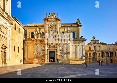 Apulia Puglia Salento Italie. Lecture. Cathédrale Maria Santissima Assunta et Saint Orontius Banque D'Images