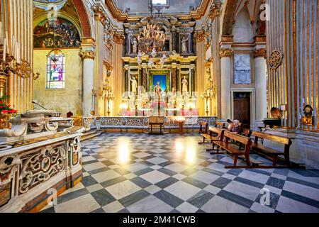 Apulia Puglia Salento Italie. Lecture. Cathédrale Maria Santissima Assunta et Saint Orontius Banque D'Images