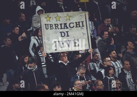 Les supporters de Juventus lors du match de football Serie A entre Juventus et Internazionale au stade Allianz, le 6 novembre 2022 à Turin, en Italie Banque D'Images