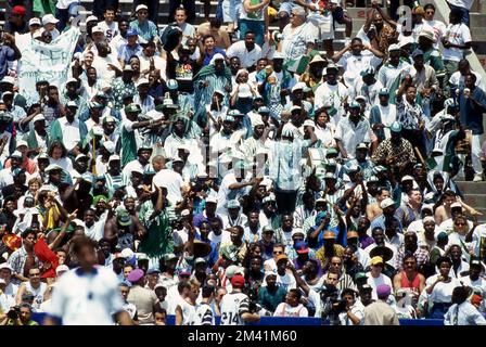 Foxborough, Vereinigte Staaten. 18th décembre 2022. Firo, 05.07.1994 Archive image, archive photo, archive, archive photos football, Football, COUPE DU MONDE 1994 USA Round of 16: Nigeria - Italie 1:2 après extension Nigeria, fans, on, The, tribune Credit: dpa/Alay Live News Banque D'Images