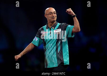 Prakash Jiwa célèbre lors de son match contre Madars Razma au cours du quatrième jour du Championnat du monde des fléchettes de Cazoo à Alexandra Palace, Londres. Date de la photo: Dimanche 18 décembre 2022. Banque D'Images