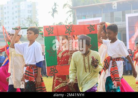 Non exclusif: 16 décembre 2022 à Sylhet, Bangladesh: Les participants d'une exposition à Sylhet District Stadium locaux à l'occasion de celebr Banque D'Images