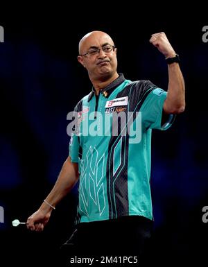 Prakash Jiwa célèbre lors de son match contre Madars Razma au cours du quatrième jour du Championnat du monde des fléchettes de Cazoo à Alexandra Palace, Londres. Date de la photo: Dimanche 18 décembre 2022. Banque D'Images