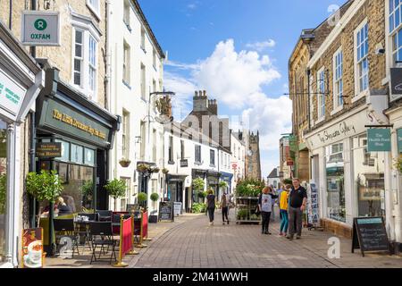 Richmond Yorkshire Finkle Street Richmond une petite rue commerçante pittoresque de Richmond North Yorkshire Angleterre GB Europe Banque D'Images