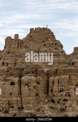 Un cliché vertical des ruines de Piyang Dongga dans le comté de Zanda, préfecture de Ngari, Tibet, Chine. Banque D'Images