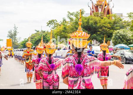 Ambiance danse dans le festival annuel de parade d'Orange ou le festival de Chak Phra qui a eu lieu dans le sud de la Thaïlande à l'automne, c'est un beau décorat Banque D'Images