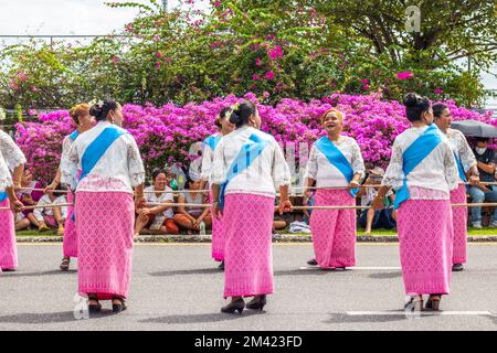 Ambiance danse dans le festival annuel de parade d'Orange ou le festival de Chak Phra qui a eu lieu dans le sud de la Thaïlande à l'automne, c'est un beau décorat Banque D'Images