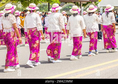 Ambiance danse dans le festival annuel de parade d'Orange ou le festival de Chak Phra qui a eu lieu dans le sud de la Thaïlande à l'automne, c'est un beau décorat Banque D'Images