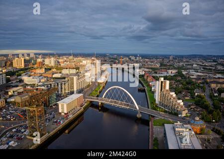 Glasgow Scinty Bridge au-dessus de la rivière Clyde, officiellement connu comme Arc Bridge Banque D'Images