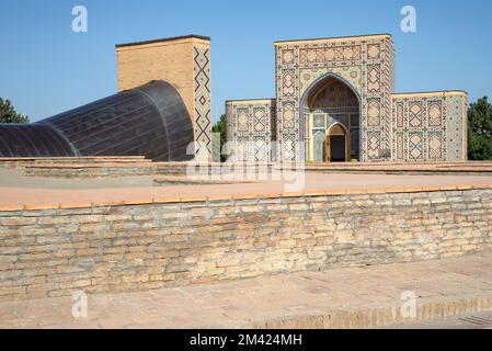 SAMARKAND, OUZBÉKISTAN - 13 SEPTEMBRE 2022 : sur le territoire du complexe de l'Observatoire d'Ulugbek. Samarkand, Ouzbékistan Banque D'Images