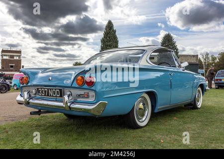 1963 Ford Consul Capri GT '337 NOD' exposé au Scramble d'octobre qui s'est tenu au Bicester Heritage Centre le 9th octobre 2022. Banque D'Images