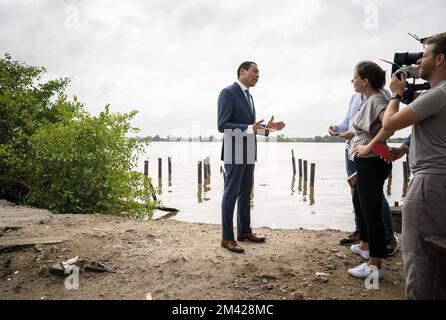 PARAMARIBO - Franc Weerwind, ministre de la protection juridique, en conversation avec la presse néerlandaise. Weerwind sera présent lundi à Paramaribo au nom du gouvernement néerlandais à la diffusion du discours du Premier ministre Mark Rutte sur le passé esclavagiste. ANP BART MAAT pays-bas hors - belgique hors Banque D'Images