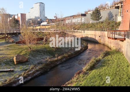 Manchester, Angleterre 15th décembre 2022. Parc Mayfield. Un parc de 6,5 hectares, avec 142 arbres, 120 000 arbustes et plantes. Ouvert en septembre 2022, il est le premier nouveau parc de la ville de Manchester depuis 100 ans. ©Ged Noonan/Alamy ©Ged Noonan/Alamy Banque D'Images