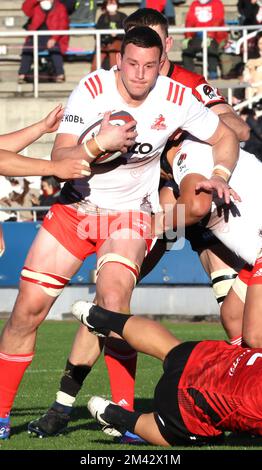 Yokohama, Japon. 18th décembre 2022. Kobelco Kobe Steelers lock JD Schilling porte le ballon pendant la Ligue japonaise de rugby un contre les aigles Canon de Yokohama à Yokohama, banlieue de Tokyo, dimanche, 18 décembre 2022. Les aigles ont défait les Steelers 39-30. Credit: Yoshio Tsunoda/AFLO/Alay Live News Banque D'Images