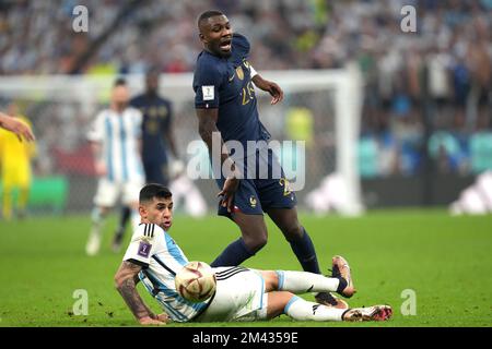 Le Marcus Thuram de France réagit après avoir été attaqué par le Romero argentin Cristian lors de la finale de la coupe du monde de la FIFA au stade Lusail, Qatar. Date de la photo: Dimanche 18 décembre 2022. Banque D'Images