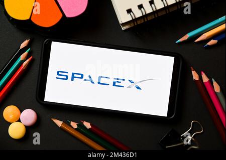 Pologne. 17th décembre 2022. Sur cette photo, un logo SpaceX apparaît sur un smartphone. (Credit image: © Mateusz Slodkowski/SOPA Images via ZUMA Press Wire) Banque D'Images