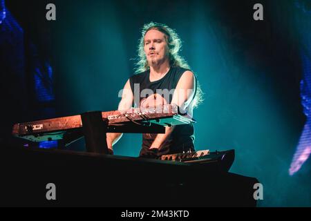 Zurich, Suisse. 16th, décembre 2022. Le groupe de Metal symphonique finlandais Nightwish donne un concert au Hallenstadion de Zurich. Ici, le musicien Tuomas Holopainen est vu en direct sur scène. (Crédit photo: Gonzales photo - Tilman Jentzsch). Banque D'Images