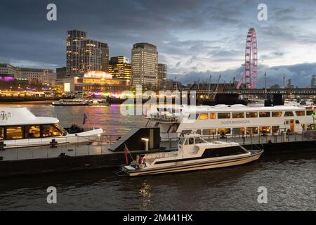 South Bank London depuis Woods Quay sur la Tamise Banque D'Images