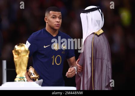 Lusail City, Qatar. 18th décembre 2022. Kylian Mbappe, de France, réagit à plein temps après la finale de la coupe du monde de la FIFA 2022 au stade Lusail, à Lusail City, au Qatar, sur 18 décembre 2022. Photo de Chris Brunskill/UPI crédit: UPI/Alay Live News Banque D'Images