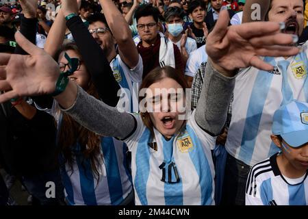 Mexico, Mexique. 18th décembre 2022. Les fans argentins célèbrent l'Argentine comme nouveau champion du monde de la coupe du monde de la FIFA au Festival des fans de la FIFA au Monument à la Révolution . Sur 18 décembre 2022 à Mexico, Mexique. (Credit image: © Carlos Tischler/eyepix via ZUMA Press Wire) Banque D'Images