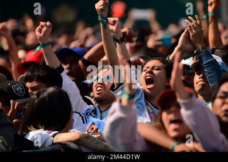 Mexico, Mexique. 18th décembre 2022. Les fans argentins célèbrent l'Argentine comme nouveau champion du monde de la coupe du monde de la FIFA au Festival des fans de la FIFA au Monument à la Révolution . Sur 18 décembre 2022 à Mexico, Mexique. (Credit image: © Carlos Tischler/eyepix via ZUMA Press Wire) Banque D'Images