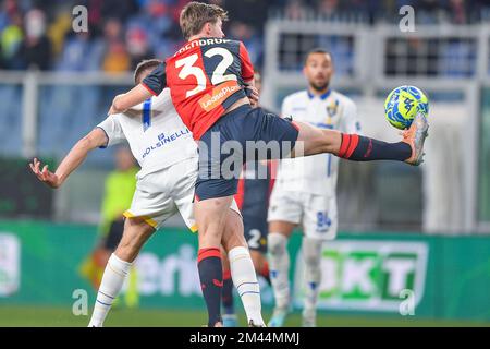 Gênes, Italie. 18th décembre 2022. Marcus Christer Rohden (Frosinone) - Morten Wetche Frendrup (Gênes) pendant Gênes CFC vs Frosinone Calcio, football italien série B match à Gênes, Italie, 18 décembre 2022 crédit: Agence de photo indépendante/Alamy Live News Banque D'Images