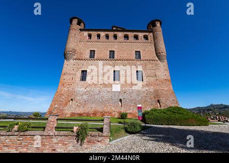 Château de Grinzane Cavour, site classé au patrimoine mondial de l'UNESCO, Piémont, Italie Banque D'Images