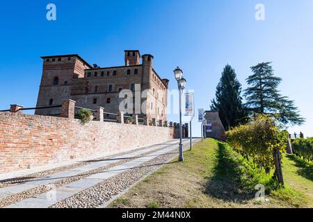 Château de Grinzane Cavour, site classé au patrimoine mondial de l'UNESCO, Piémont, Italie Banque D'Images