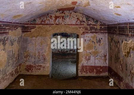 Belles peintures murales dans la nécropole de Tarchuna, site du patrimoine mondial de l'UNESCO Tarquinia, Italie Banque D'Images