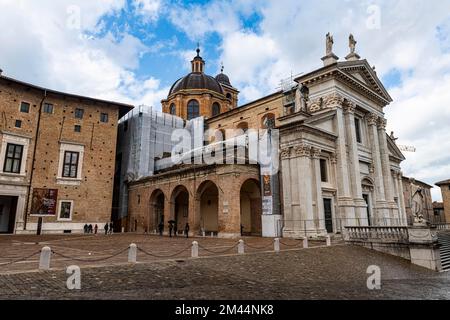 Cattedrale di Santa Maria Assunta, site classé au patrimoine mondial de l'UNESCO Urbino, Italie Banque D'Images