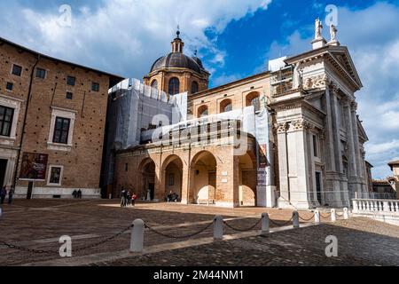 Cattedrale di Santa Maria Assunta, site classé au patrimoine mondial de l'UNESCO Urbino, Italie Banque D'Images