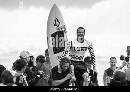 Haleiwa, HI, États-Unis. 18th décembre 2022. Balram Stack remporte les Vans 2022 Pipe Masters à Banzai Pipeline à Haleiwa, HI sur 18 décembre 2022. Crédit : Erik Kabak Photographie/Media Punch/Alamy Live News Banque D'Images