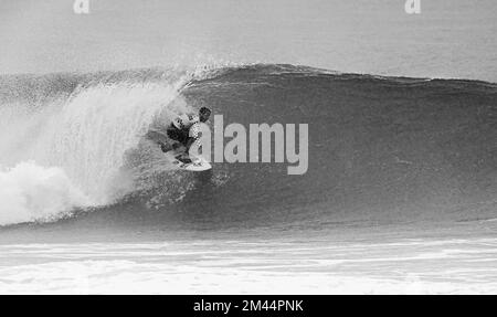 Haleiwa, HI, États-Unis. 18th décembre 2022. Balram Stack remporte les Vans 2022 Pipe Masters à Banzai Pipeline à Haleiwa, HI sur 18 décembre 2022. Crédit : Erik Kabak Photographie/Media Punch/Alamy Live News Banque D'Images