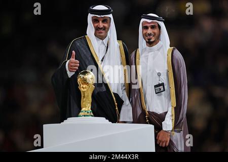 Stade emblématique de Lusail, Lusail, Qatar. 18th décembre 2022. Finale de football de la coupe du monde de la FIFA Argentine contre France; Emir du Qatar Sheik Tamim bin Hamad Al Thani Credit: Action plus Sports/Alamy Live News Banque D'Images