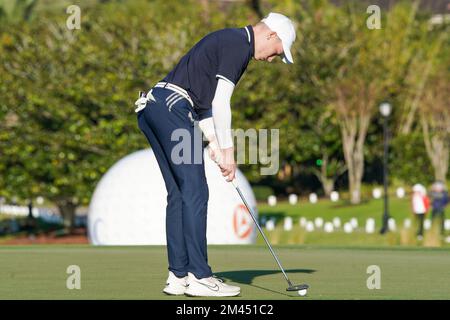 Orlando, Floride, États-Unis. 18th décembre 2022. Jason Langer pute le vert 18th lors de la dernière partie du championnat PNC au club de golf Ritz-Carlton. (Image de crédit : © Debby Wong/ZUMA Press Wire) Banque D'Images